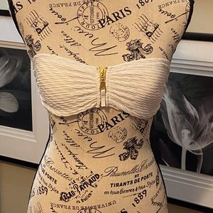 H&M Bikini Top White Size 6 (33.75 - 35.5)